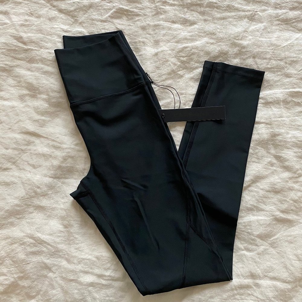 NWT Carbon 38 High-Rise Form Leggings in Black
